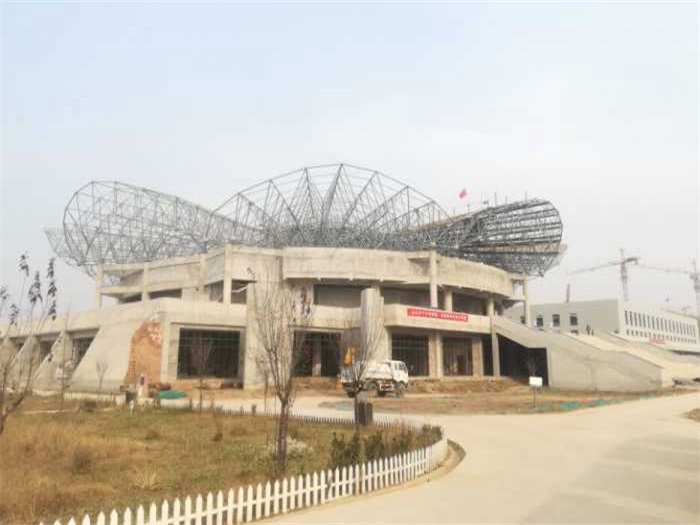 克孜勒苏柯尔克孜体育馆网架工程